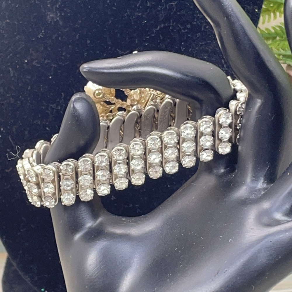 ⭐️Adorned Crown artisan assemblage rhinestone blue cluster stretch bracelet - Picture 3 of 8